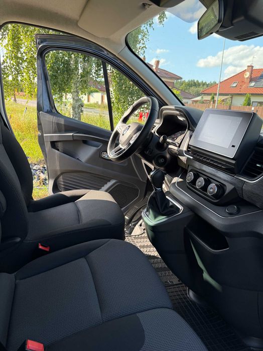 Bus na wynajem 9. osobowy. Renault Trafic Long 2024,