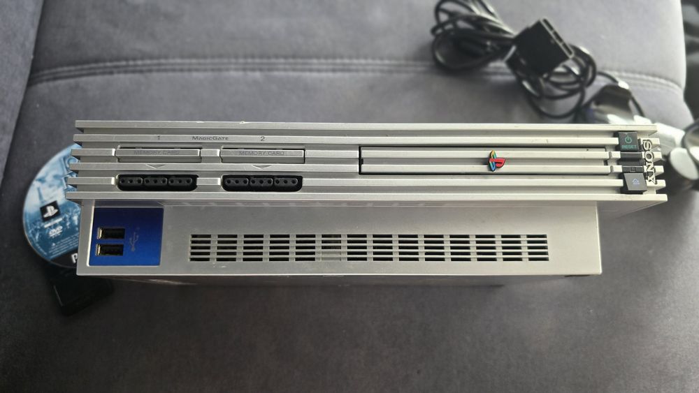Konsola PlayStation 2 Fat PS2 Satin silver SCPH-50003 pad gra karta pamięci Sony