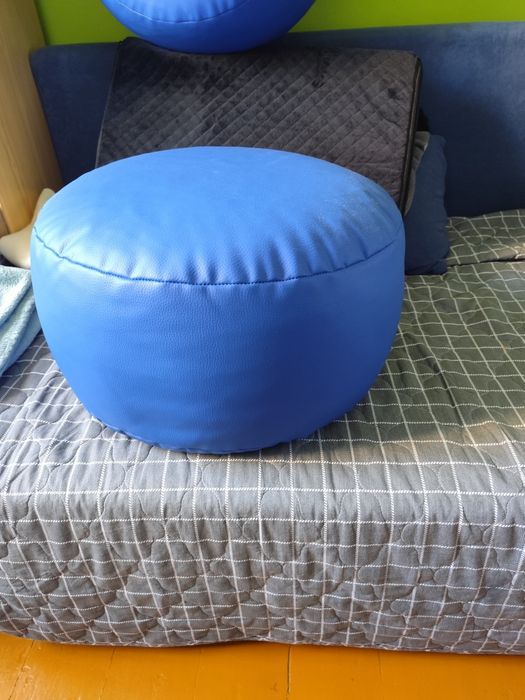 Pufy ,duże. Komplet.