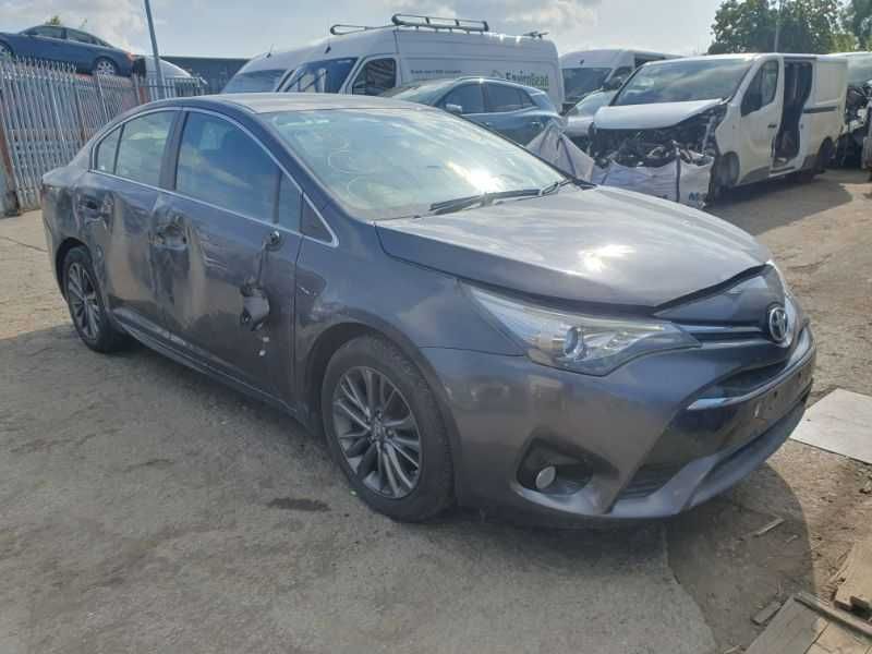 Бампере Toyota Avensis розборка шрот