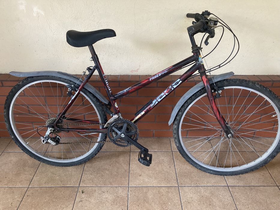 Rower miejski bordowy