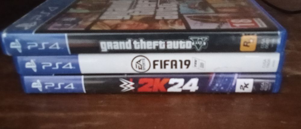 Vendo/troco PS4 pro em mãos