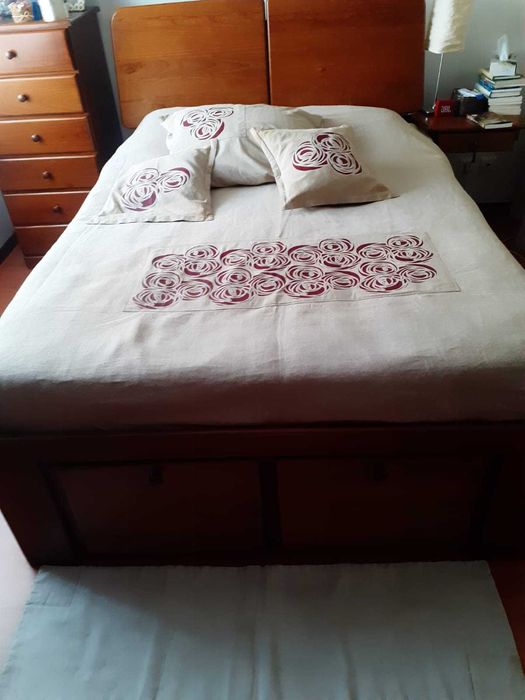 Colcha de linho feita em Portugal