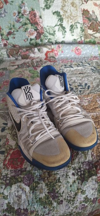 Sprzedam buty hala, koszykówka  Nike Kyrie 3 "Duke" 28.5 cm wkladka