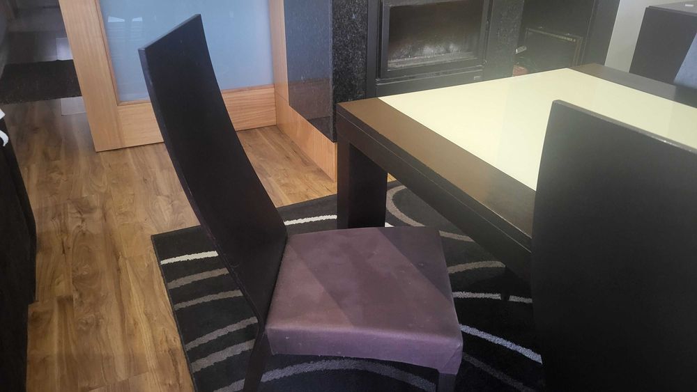 Mesa Extensível + 4 Cadeiras Las Kasas