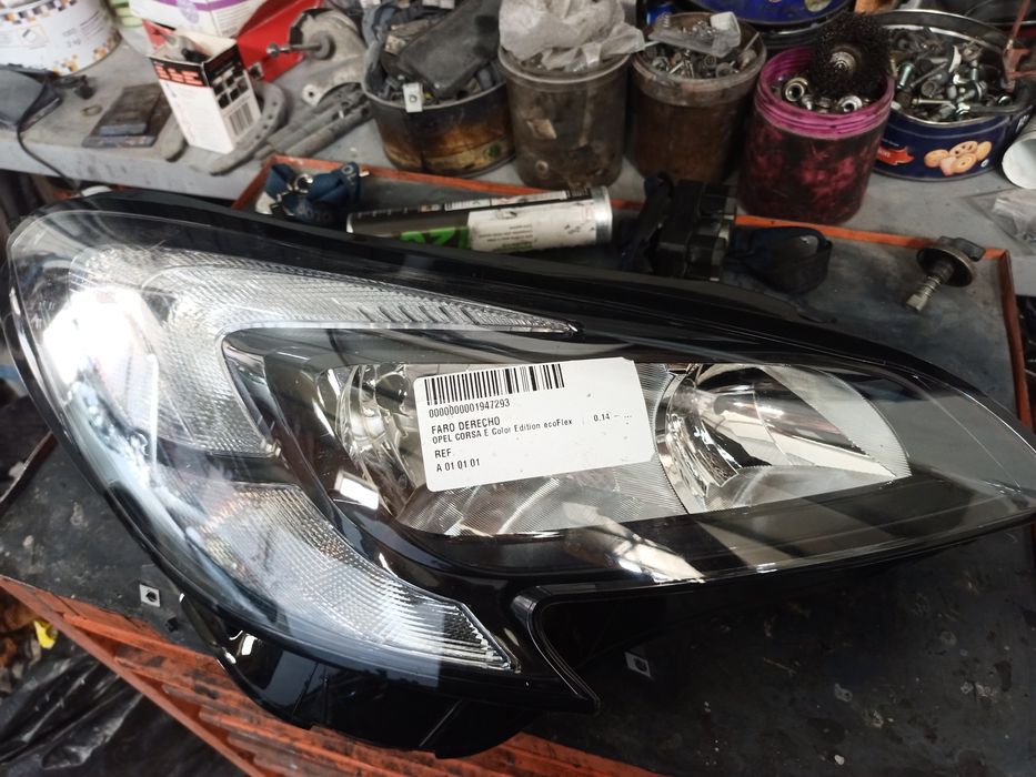 Farol direito Opel corsa E 2019