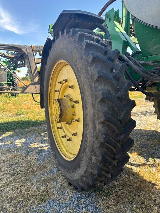 Обприскувач John Deere 4930