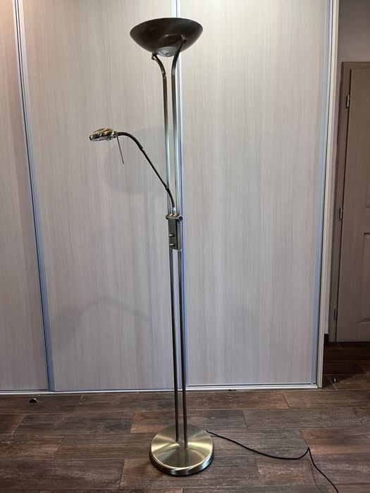 Lampa stojąca . Wysokosc 182cm.