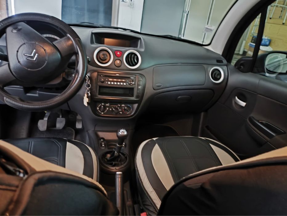 Carro Citroën em bom estado
