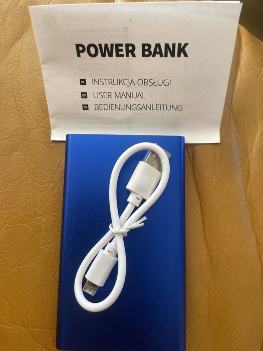 Power bank 4000 mAh, mega cieniutki.