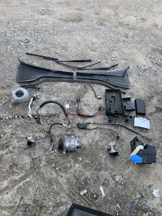 golf 7 жабо/ зеркальный елемент/ полка багажника/ уплотнитель