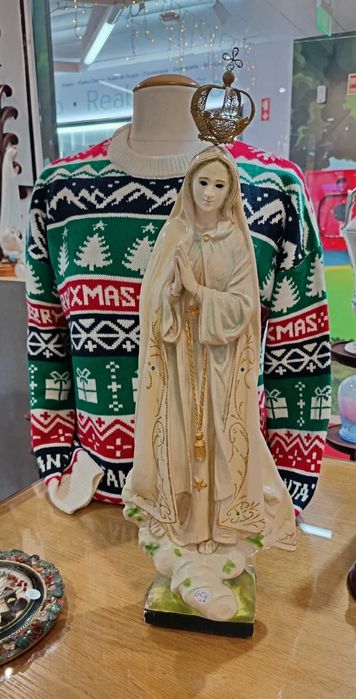 Imagem de Nossa Senhora (sem olhos)