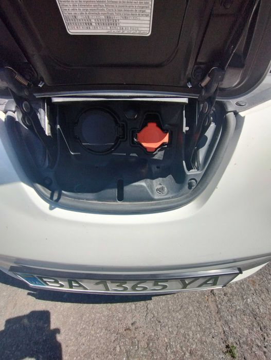 Продам Nissan Leaf 2014.