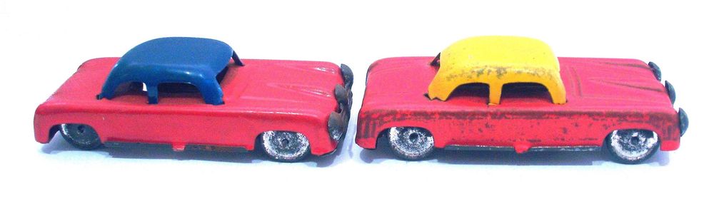 AML - 2 x Carro em chapa TAUNUS - antigos