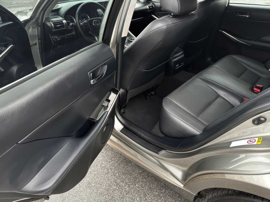 Lexus IS 250      2015