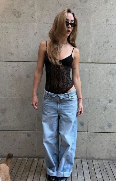 Bershka боді з мереживом на бретелях
