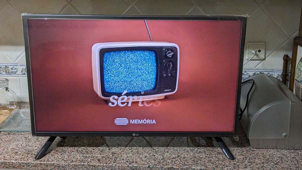 TV LG 32" LED - Smart TV