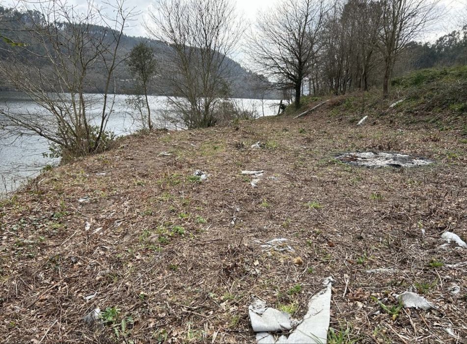 Terreno em boelhe junto ao rio tamega