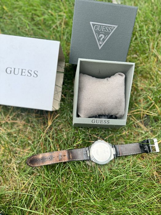 Фірмові годинники Guess Італія