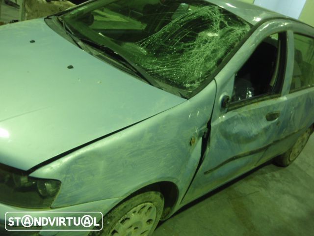 Fiat Punto II - Peças de mecanixca e chapa.