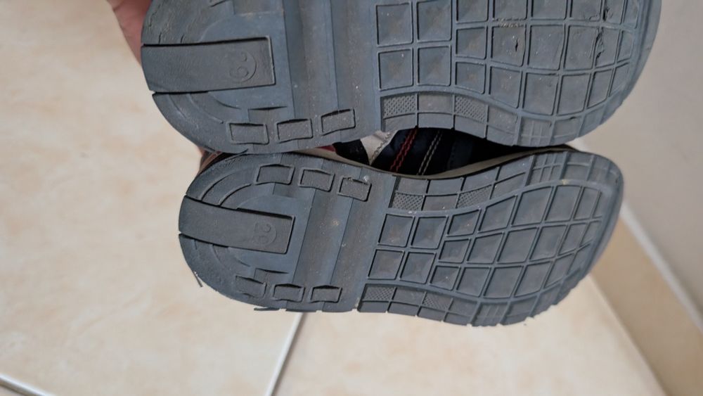 Oddam za darmo buty dla chłopca 28-29