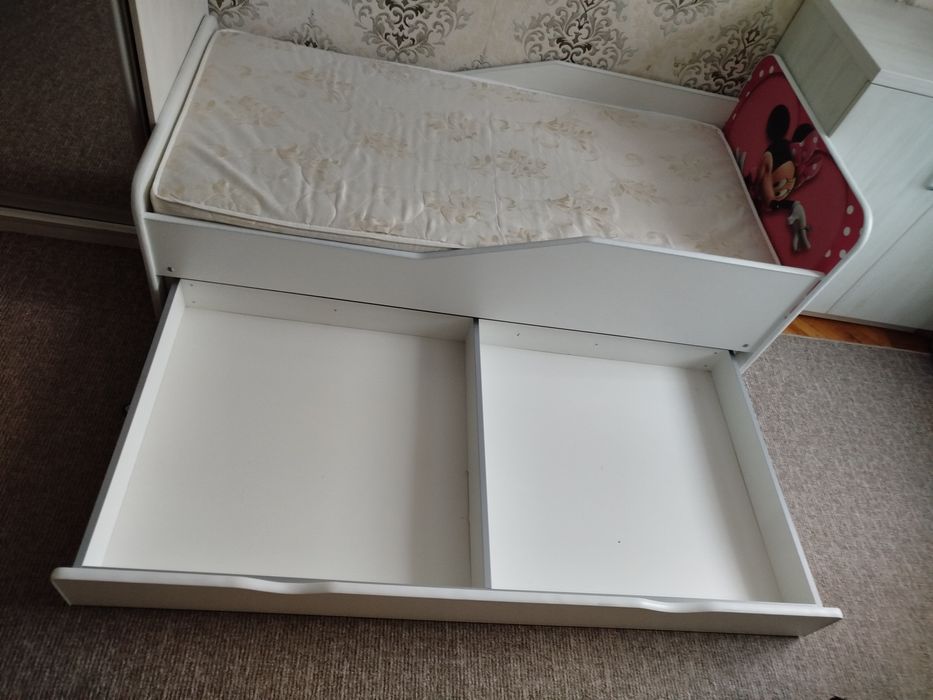 Дитяче ліжко з матрацом