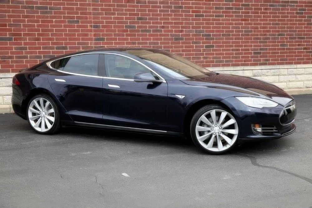 Tesla Model S      2014