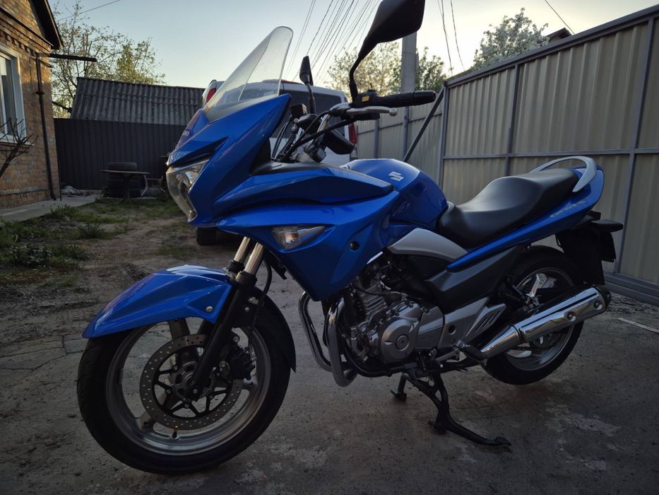 мотоцикл Suzuki gsr 250