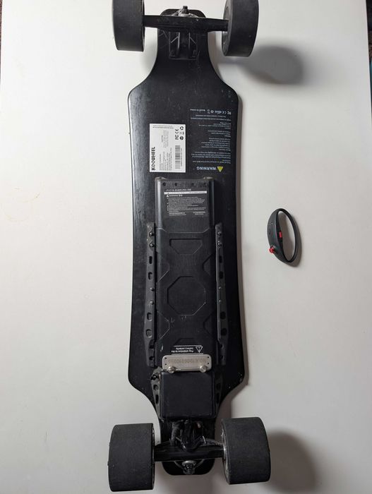 Longboard elektryczny