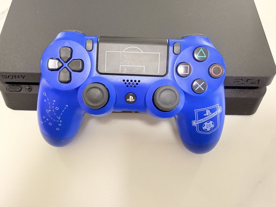 Playstation 4 slim 500Gb 2 геймпади