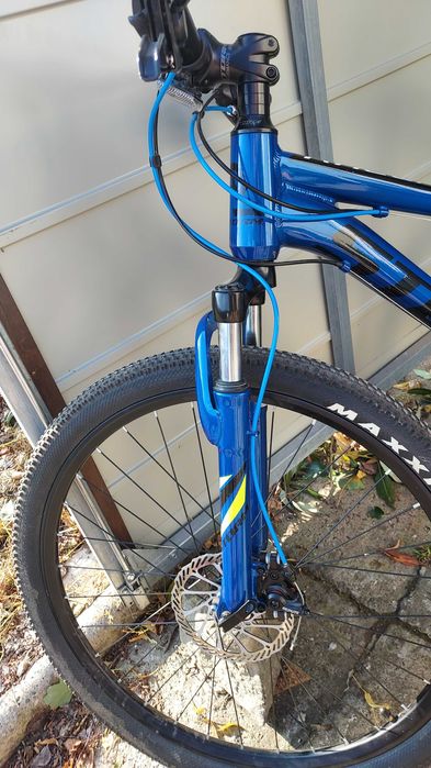 Rower młodzieżowy model MTB Storm Racer 1.0 na kołach 26 cali z ramą o rozmiarze 15 cali.
