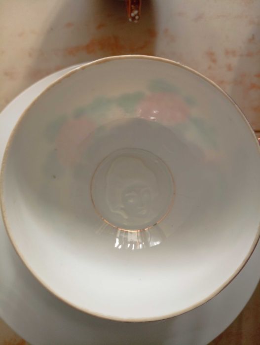 6 Chávenas, 6 pires e 6 pratos. Motivos Orientais.