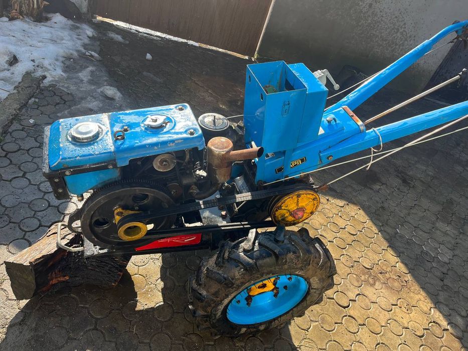 Продам мотоблок Зоря