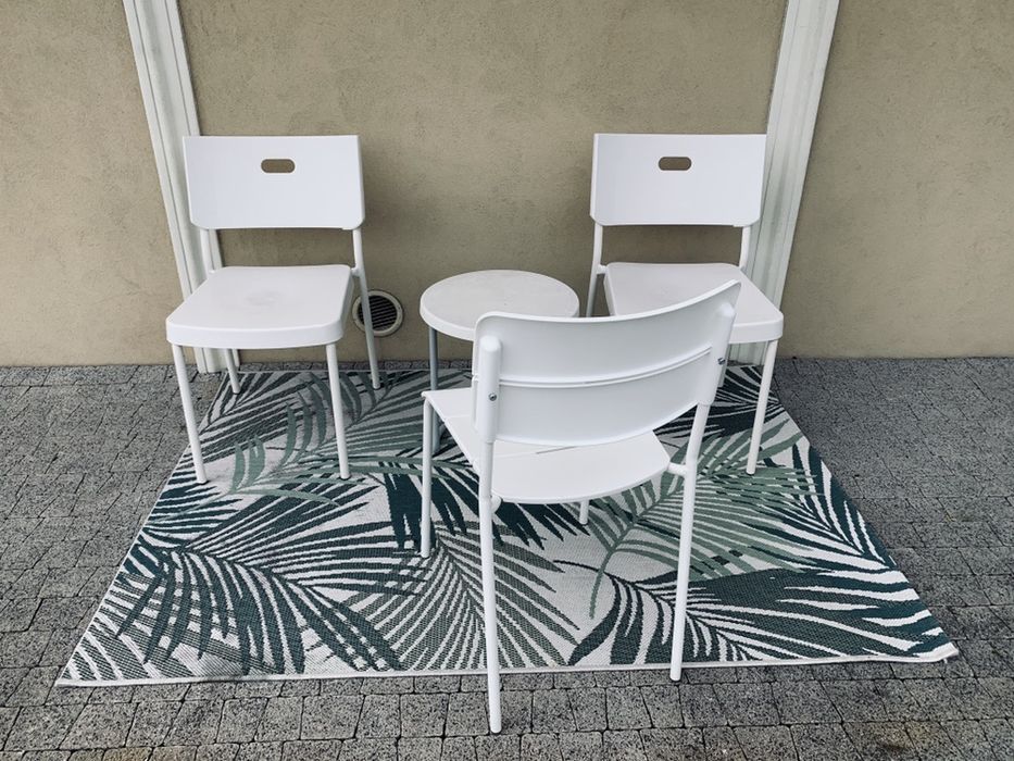 Sprzedam komplet mebli tarasowych.