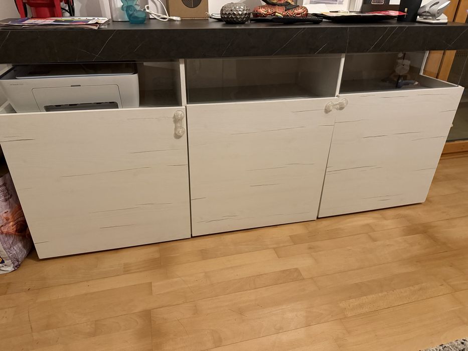 Vendo aparador branco e cinza