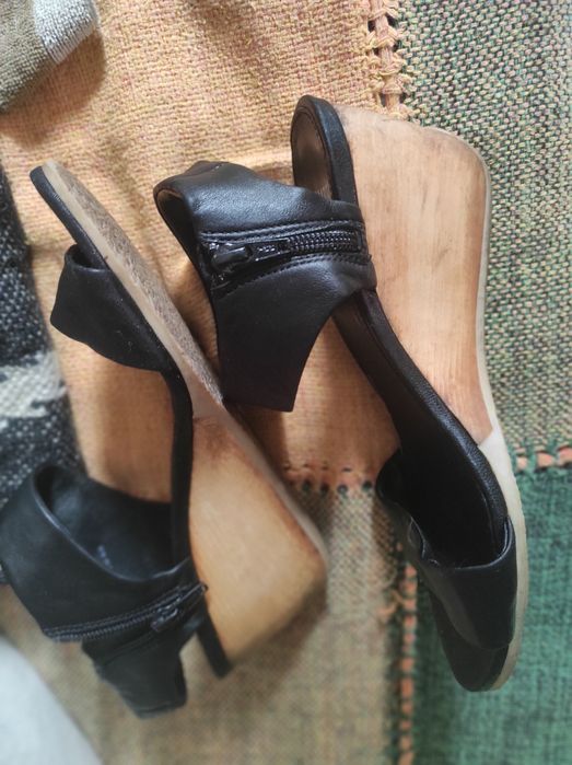 Sandálias de pele genuína