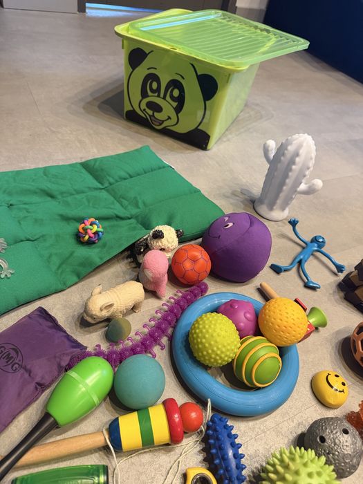 Zabawki sensoryczne mix + pudełko