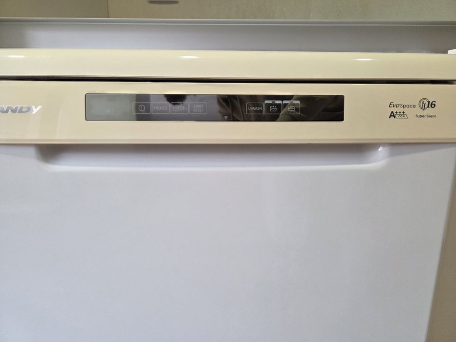 Máquina lavar loiça Candy A+++  com 7 anos