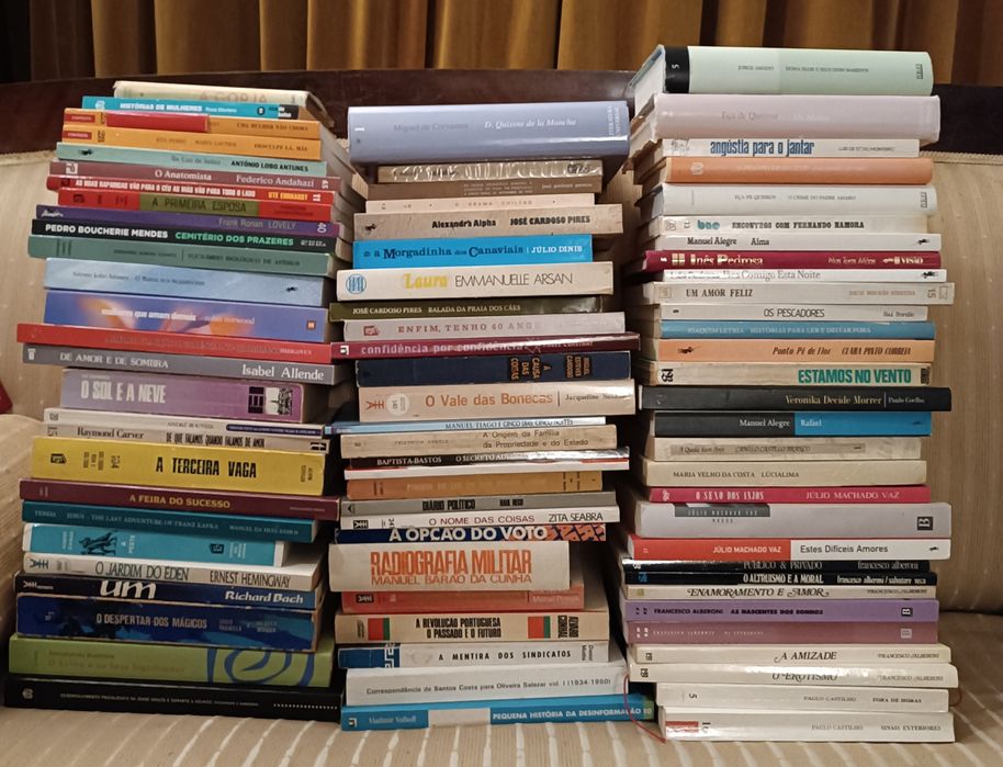 Livros variados escritores portugueses
