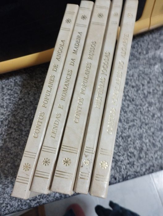 Coleção de 5 livros de contos e lendas da coleção outras terras, outra