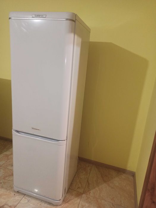 Холодильник Ariston