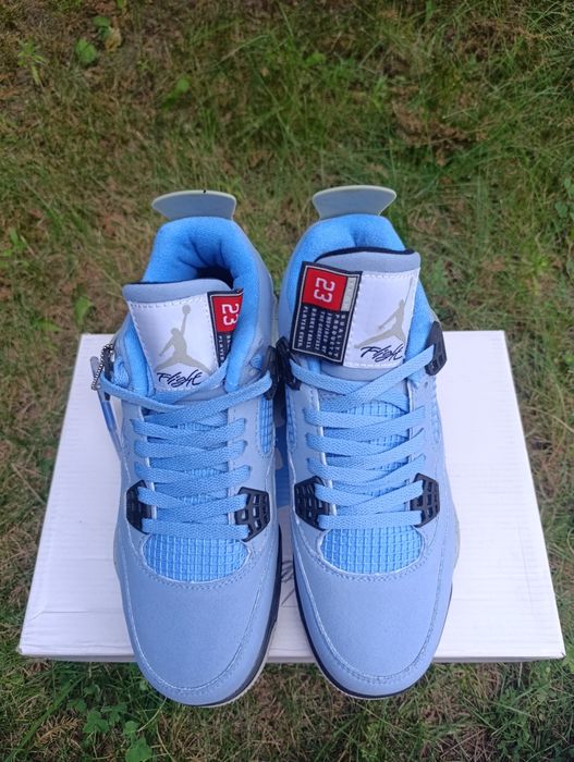 Air Jordan 4 Retro „University Blue”