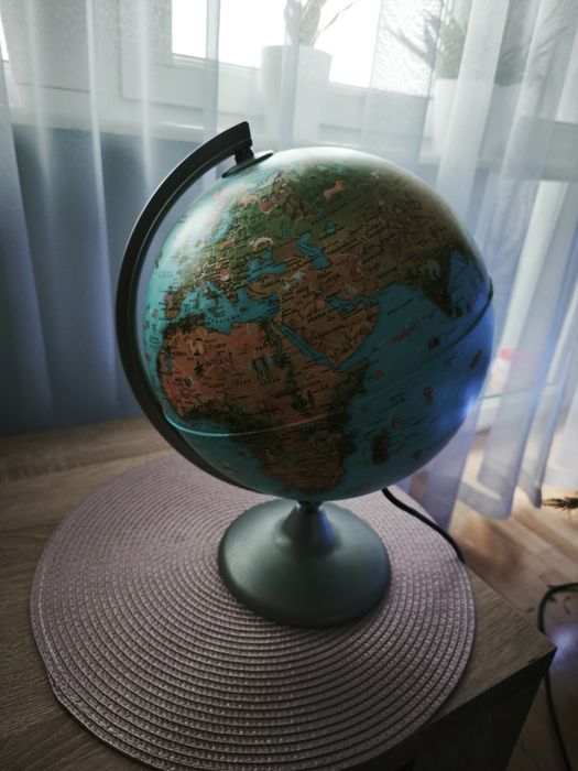Globus podświetlany na podstawie