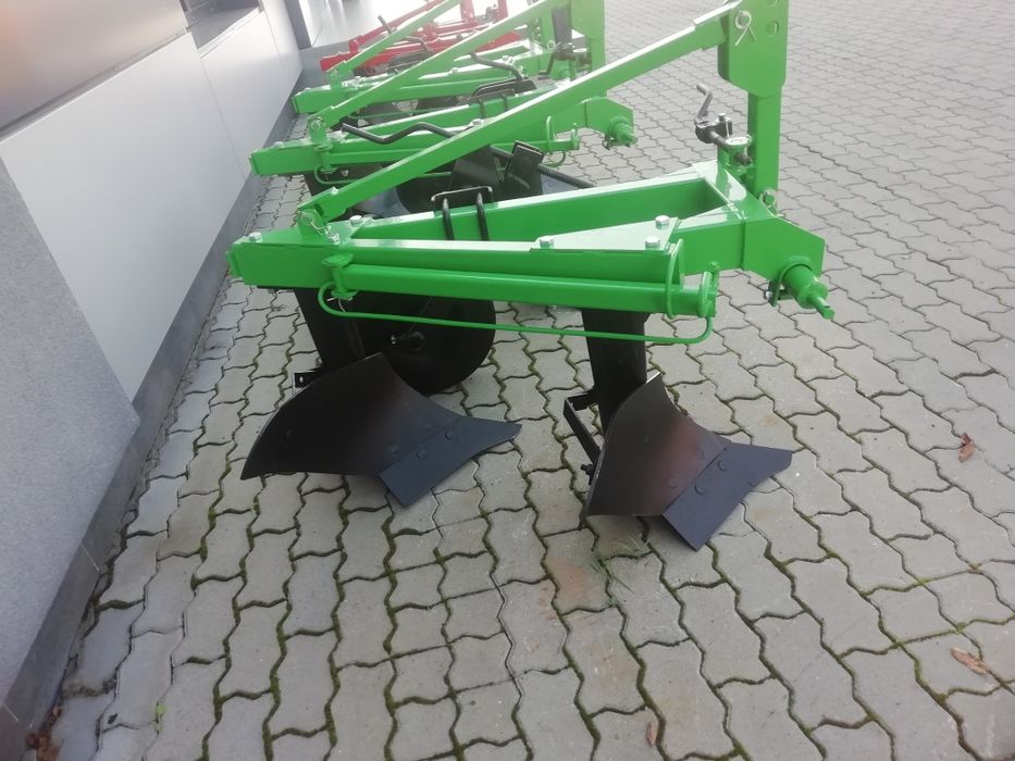 Плуг 2-20 bomet. 2-25. 3-30 Є доставка.