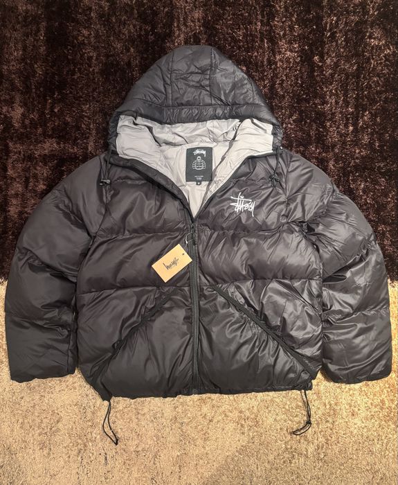 Stussy Puffer Preto com Interior Rosa – Novo – Tamanho M