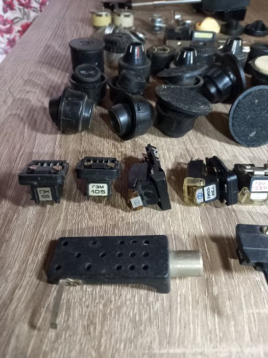 Головка    звукоснимателя  гзм 105 м .