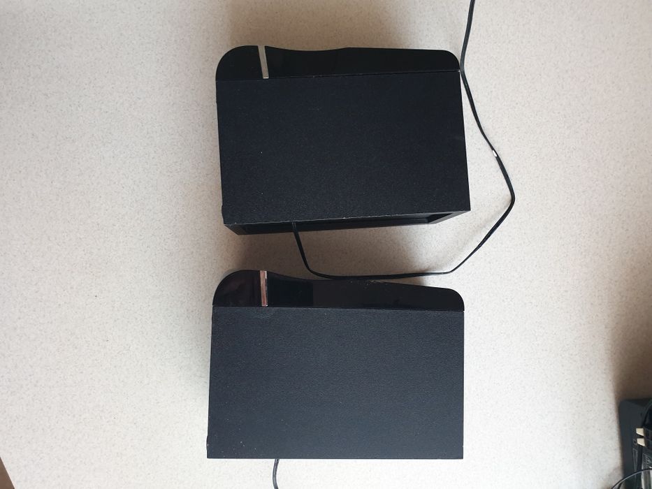 Dwa głośniki Esperanza do wieży