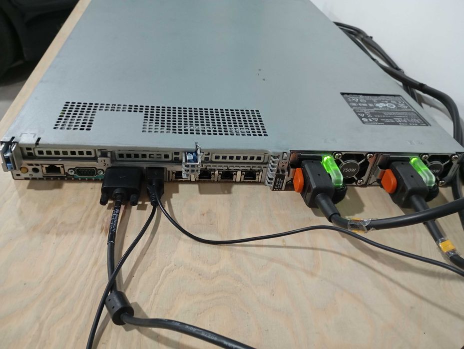 (COMO NOVO) Servidor DELL PowerEdge R620- Intel Xeon- 47GB RAM- 2x HDD