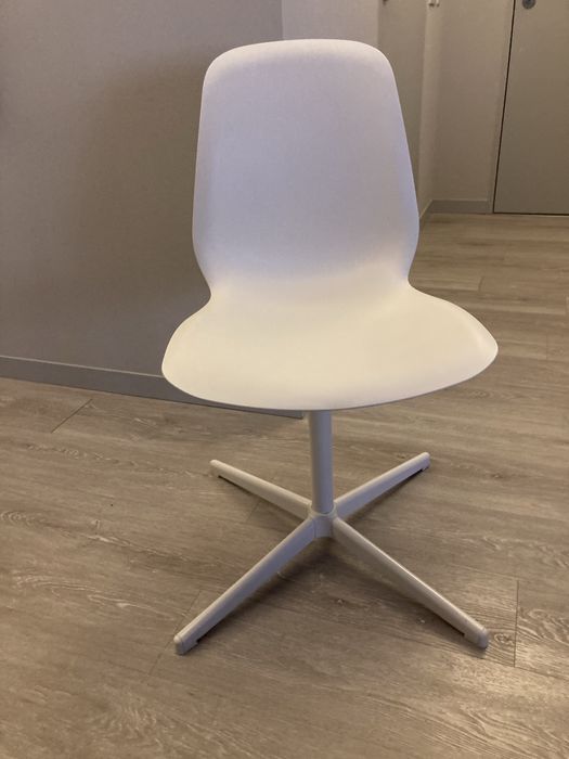 Vendo mesa e cadeira de oferta