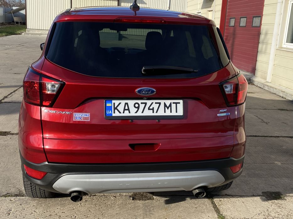 Автомобіль Форд Ескейп